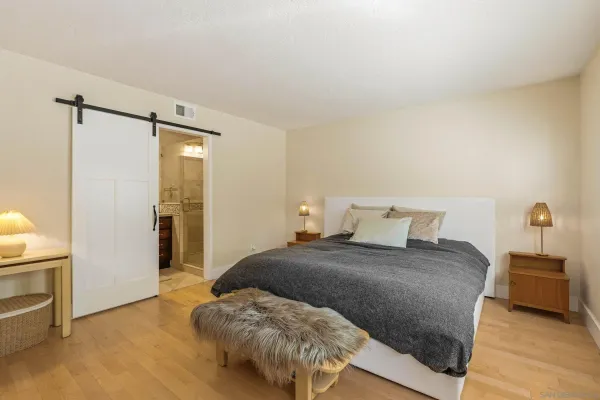 a view of entryway and hall