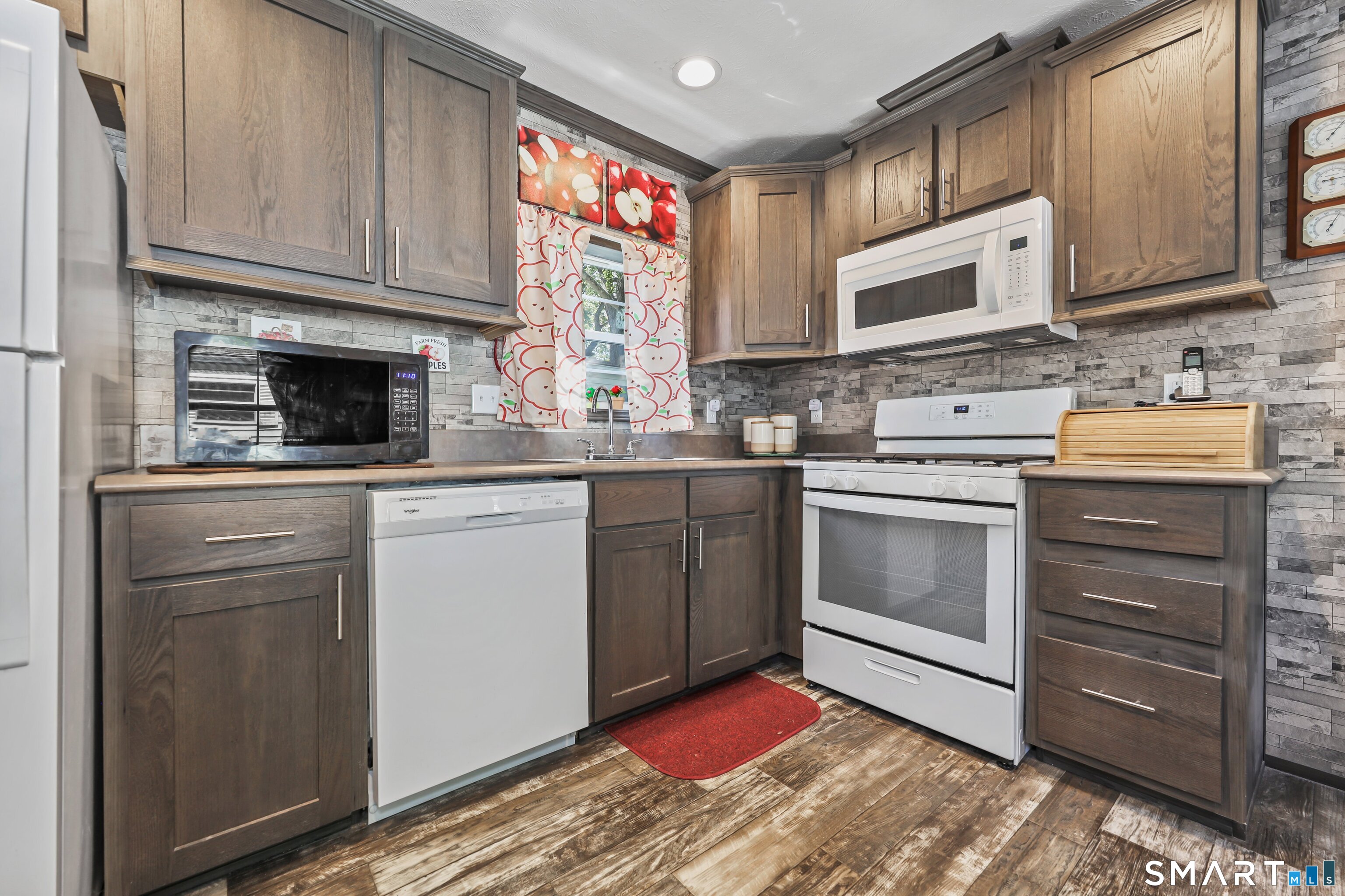 1402 Waterbury Road, Unit 4 Thomaston, CT 06787 - Photo 4 of 15