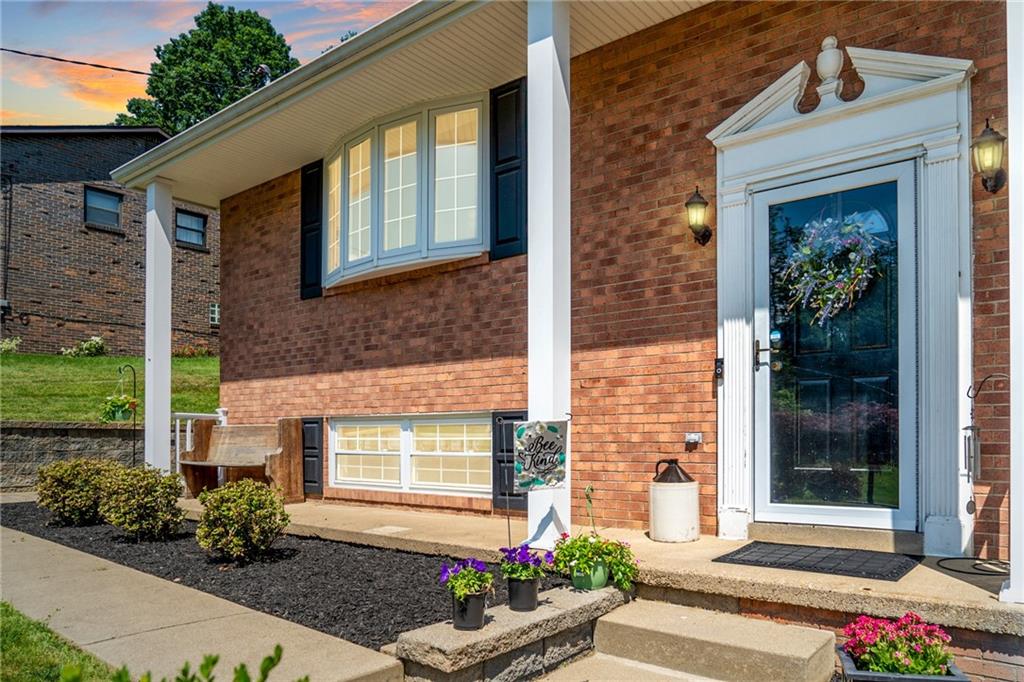 938 Harper Road Crescent, PA 15046 - Photo 4 of 37 Gallery Image 4