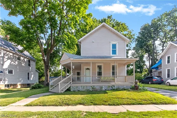 $1,500 | 127 4th Street, Elyria, OH 44035