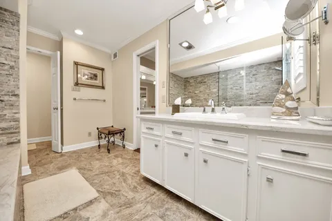 $599,000 | 31 Bendwood Drive, Sugar Land, TX 77478