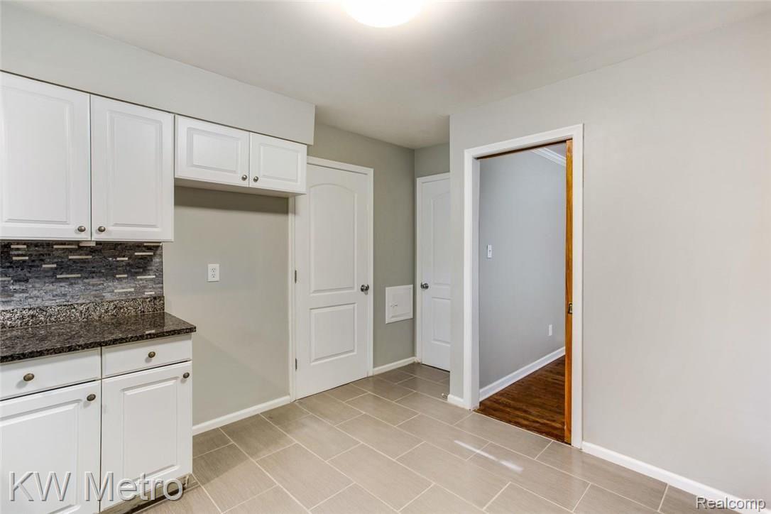 29532 Fall River Road Southfield, MI 48076 - Photo 5 of 17 29532 Fall River Rd Southfield-large-005-17-Kitchen-1500x1000-72dpi.jpg