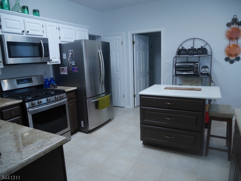 11 Strawberry Hill Road Somerville, NJ 08876 - Photo 12 of 15
