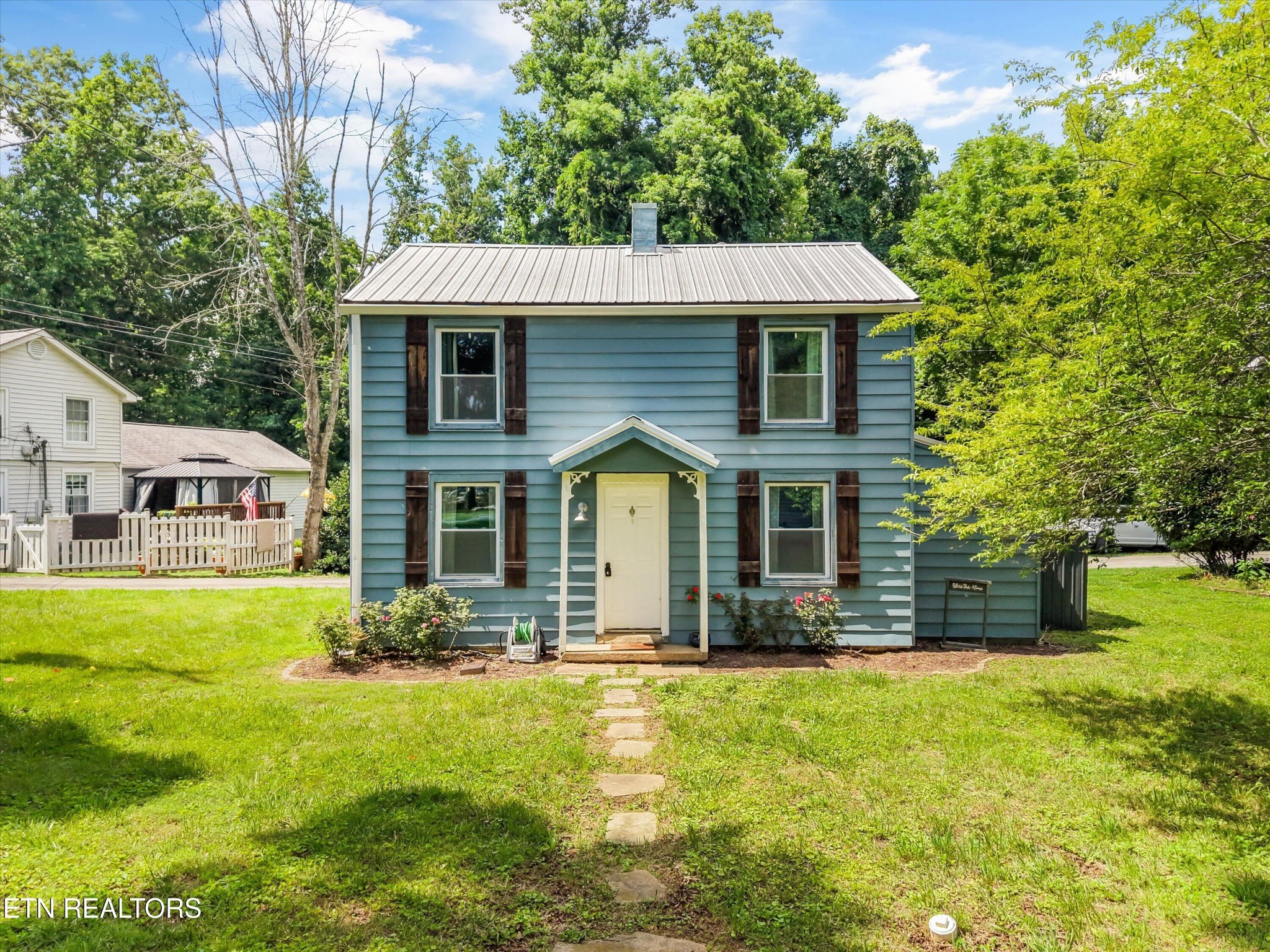 224 Oak Road Norris, TN 37828 - Photo 2 of 35