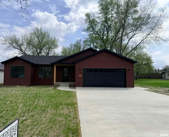 $340,000 | 350 East 4th Street, El Paso, IL 61738