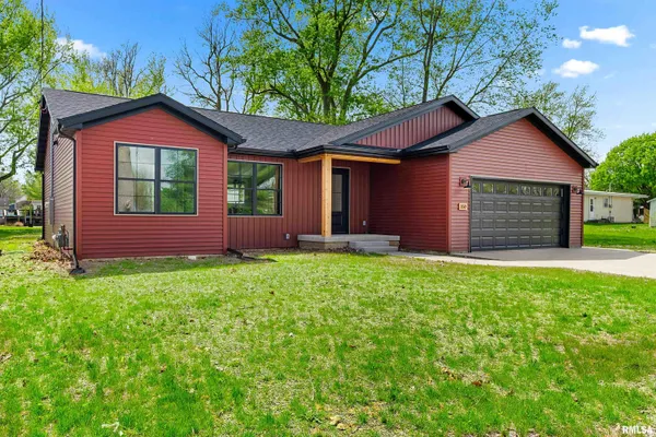 $340,000 | 350 East 4th Street, El Paso, IL 61738