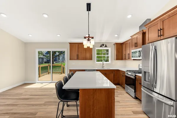 $340,000 | 350 East 4th Street, El Paso, IL 61738