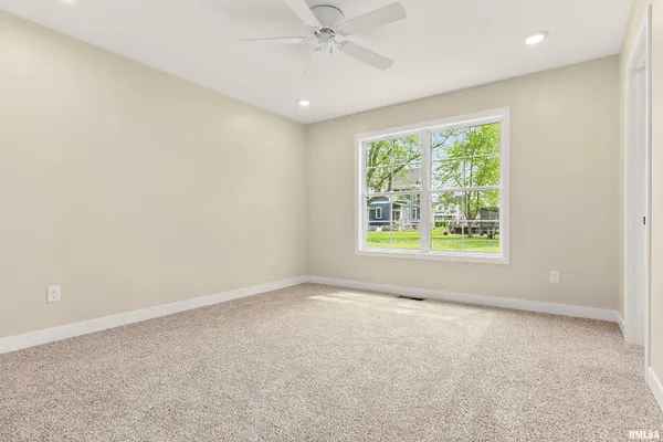 $340,000 | 350 East 4th Street, El Paso, IL 61738