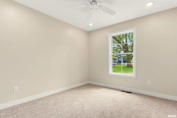 $340,000 | 350 East 4th Street, El Paso, IL 61738