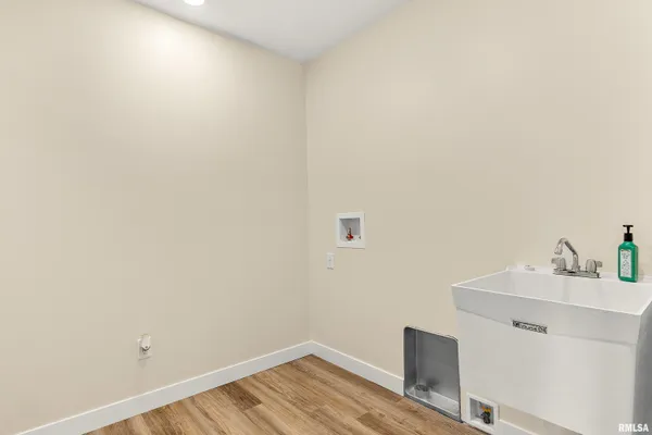 $340,000 | 350 East 4th Street, El Paso, IL 61738