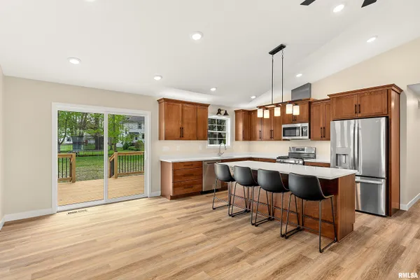 $340,000 | 350 East 4th Street, El Paso, IL 61738