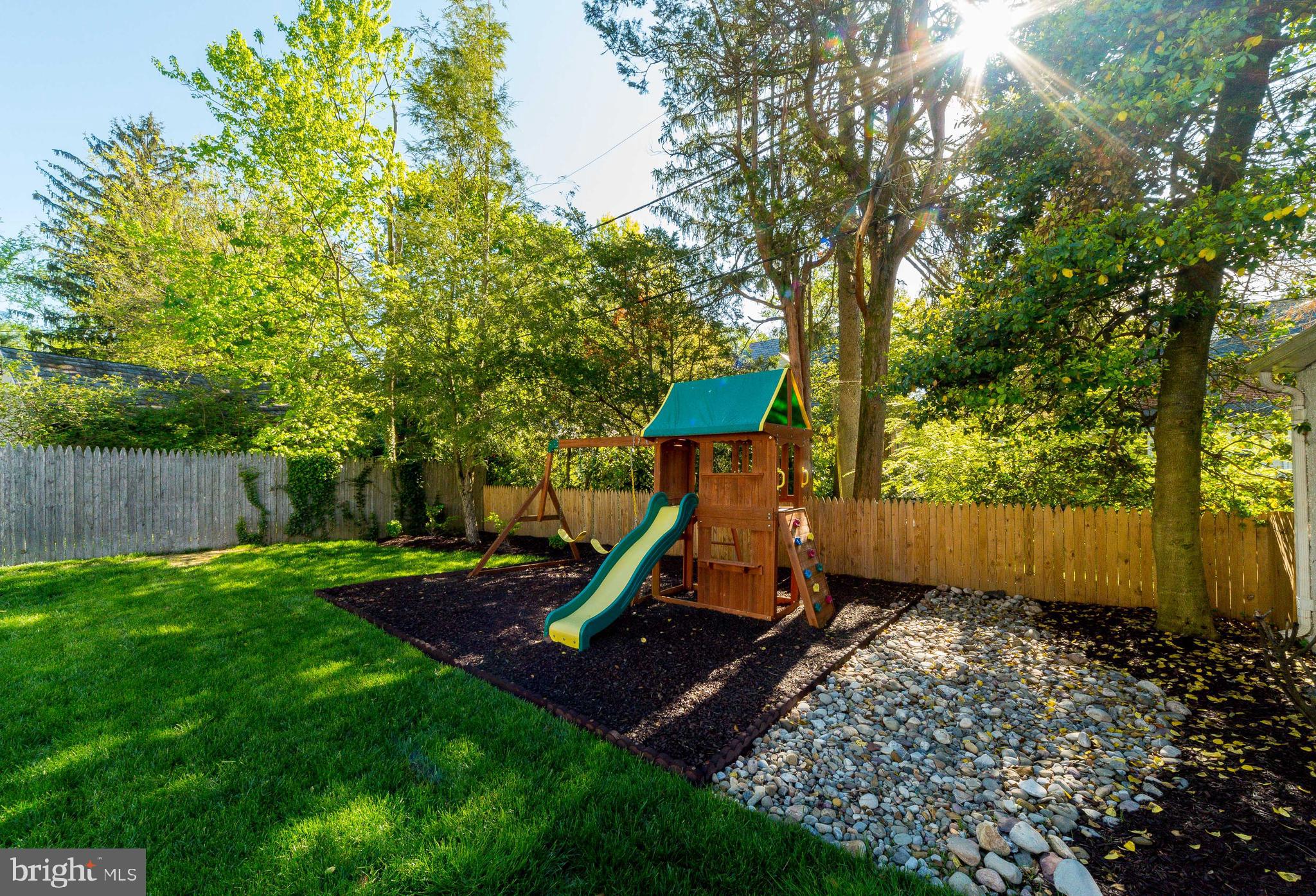 6901 Marlborough Road Baltimore, MD 21212 - Photo 27 of 36 Large, private backyard
