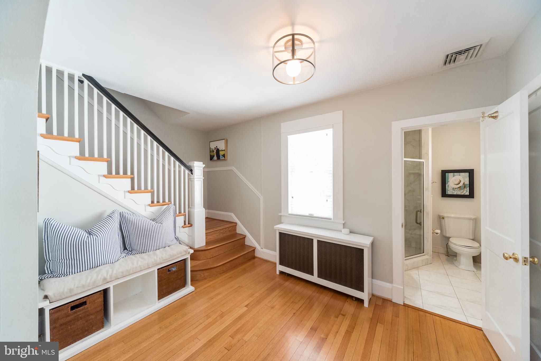 6901 Marlborough Road Baltimore, MD 21212 - Photo 4 of 36 Entryway
