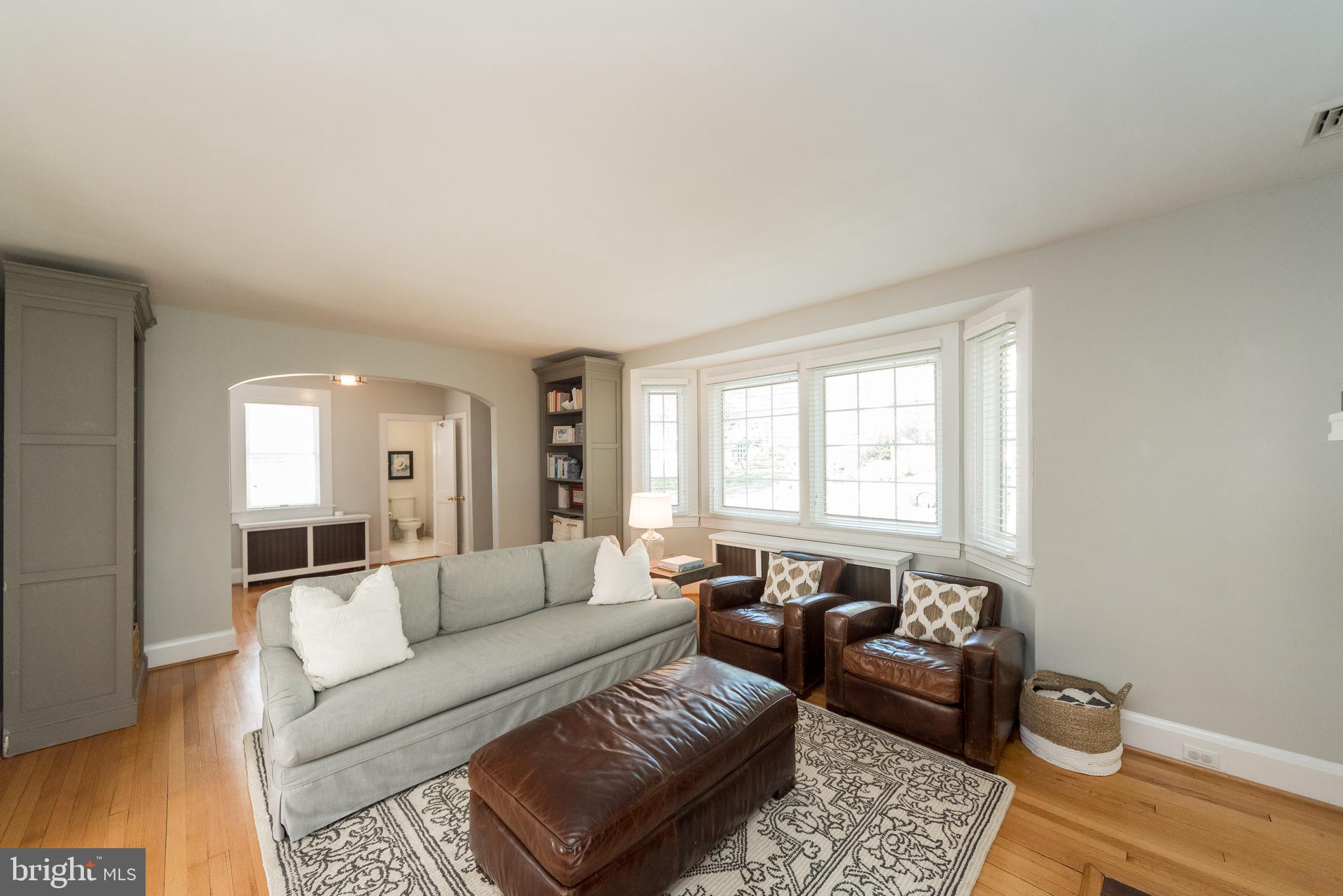 6901 Marlborough Road Baltimore, MD 21212 - Photo 6 of 36 Living room