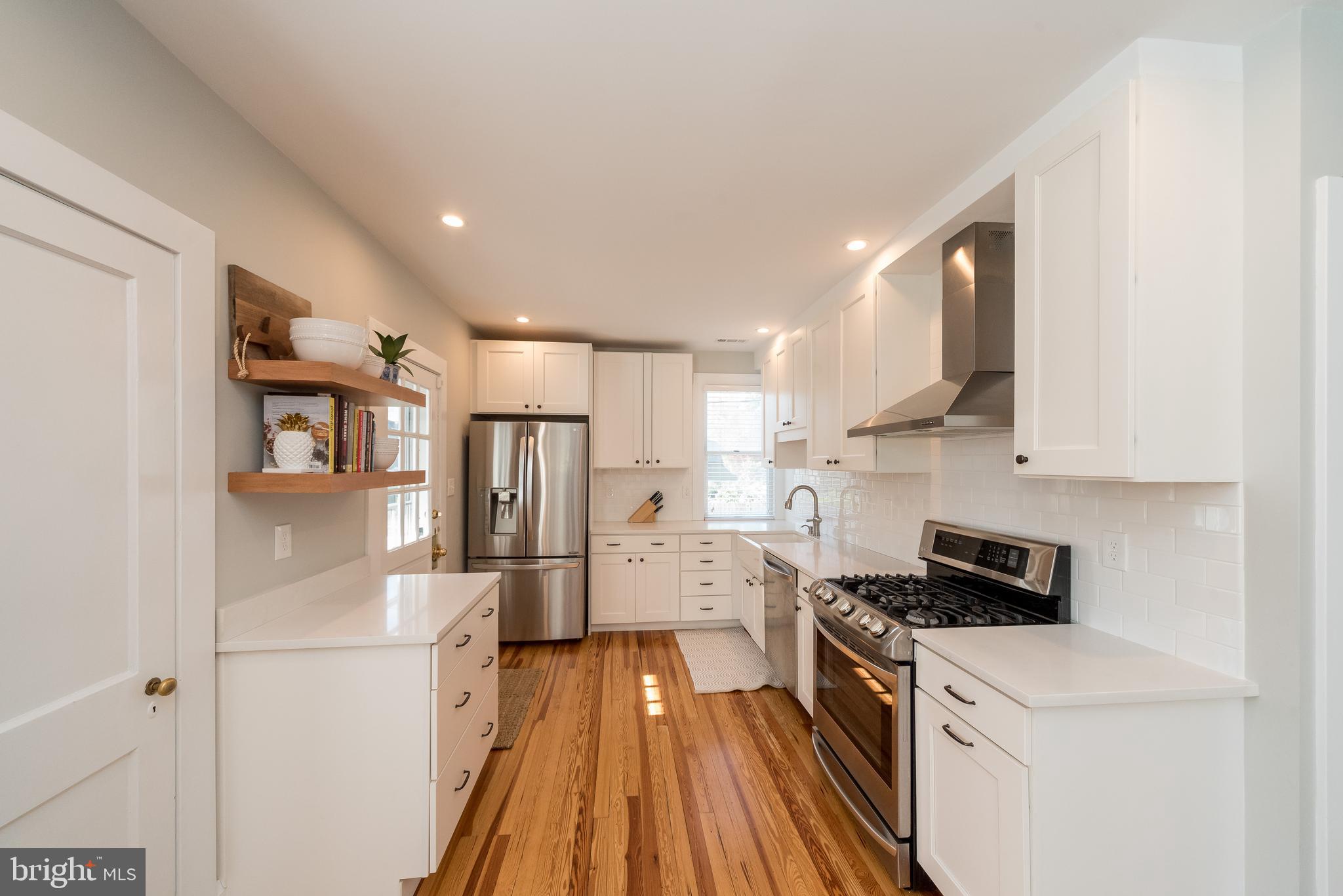 6901 Marlborough Road Baltimore, MD 21212 - Photo 10 of 36 Gleaming kitchen