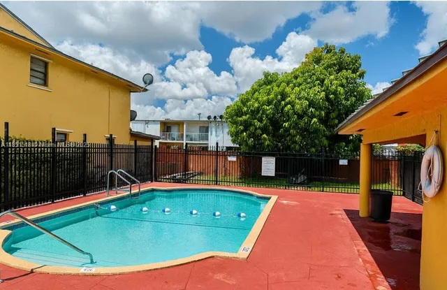 $1,950 | 1319 West 51st Place, Unit B9, Hialeah, FL 33012