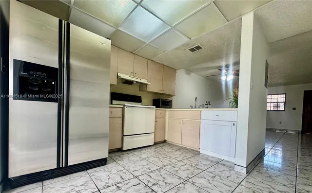 $1,950 | 1319 West 51st Place, Unit B9, Hialeah, FL 33012