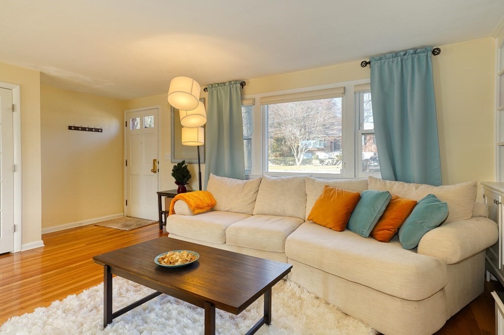 16 Wilmont Road Framingham, MA 01701 - Photo 4 of 27 Gallery Image 4
