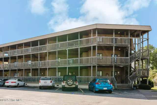 $179,900 | 108 Lake Place Condo Drive, White Lake, NC 28337