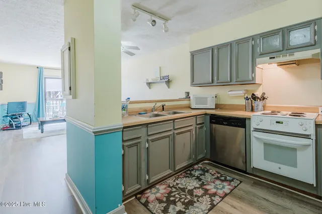 $179,900 | 108 Lake Place Condo Drive, White Lake, NC 28337