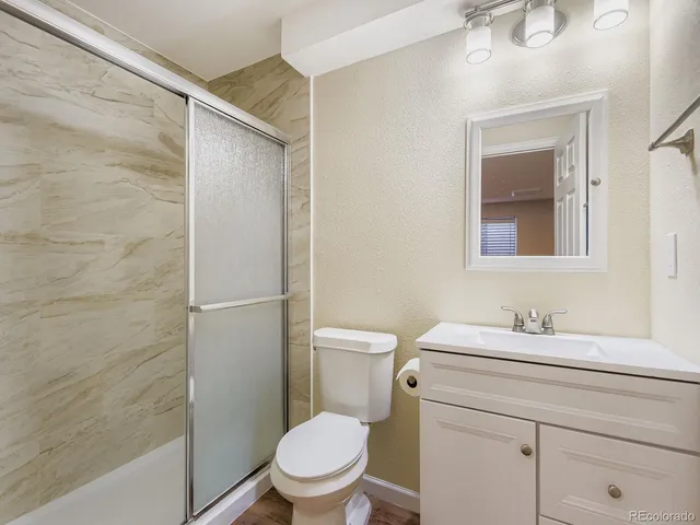 a view of a yard in front of a house