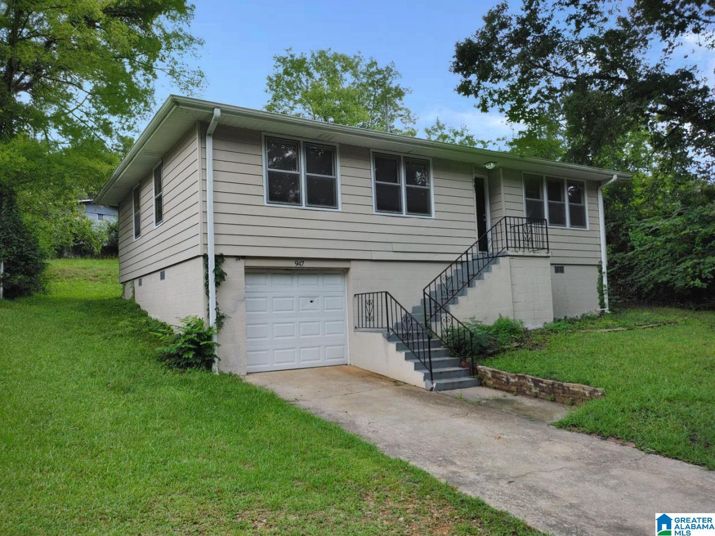 947 Rutledge Drive Fairfield, AL 35064 - Photo 2 of 16