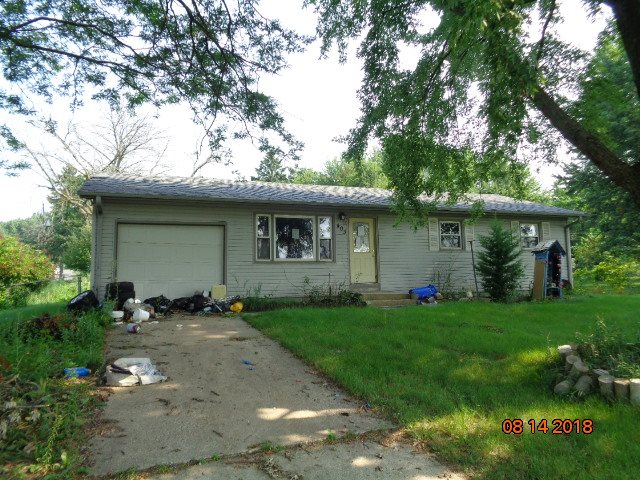 403 Scott Road Rochelle, IL 61068 - Photo 1 of 8 a front view of a house with a garden