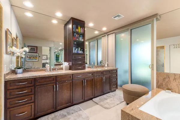 $1,289,000 | 10 Lafayette Drive, Rancho Mirage, CA 92270