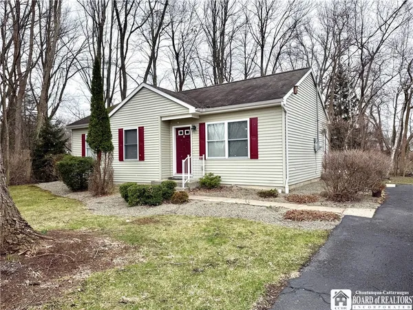 $160,000 | 1 Middlesex Drive, Pomfret, NY 14063