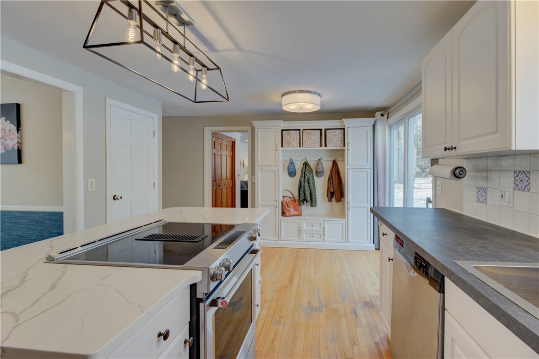 219 Brian Drive Warwick, RI 02886 - Photo 11 of 38