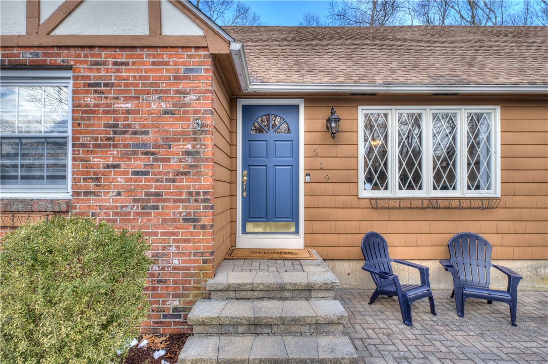 219 Brian Drive Warwick, RI 02886 - Photo 3 of 38