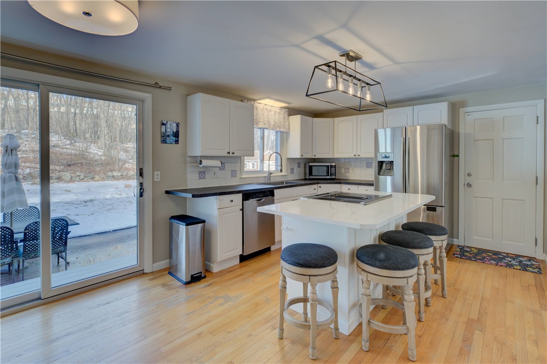 219 Brian Drive Warwick, RI 02886 - Photo 6 of 38