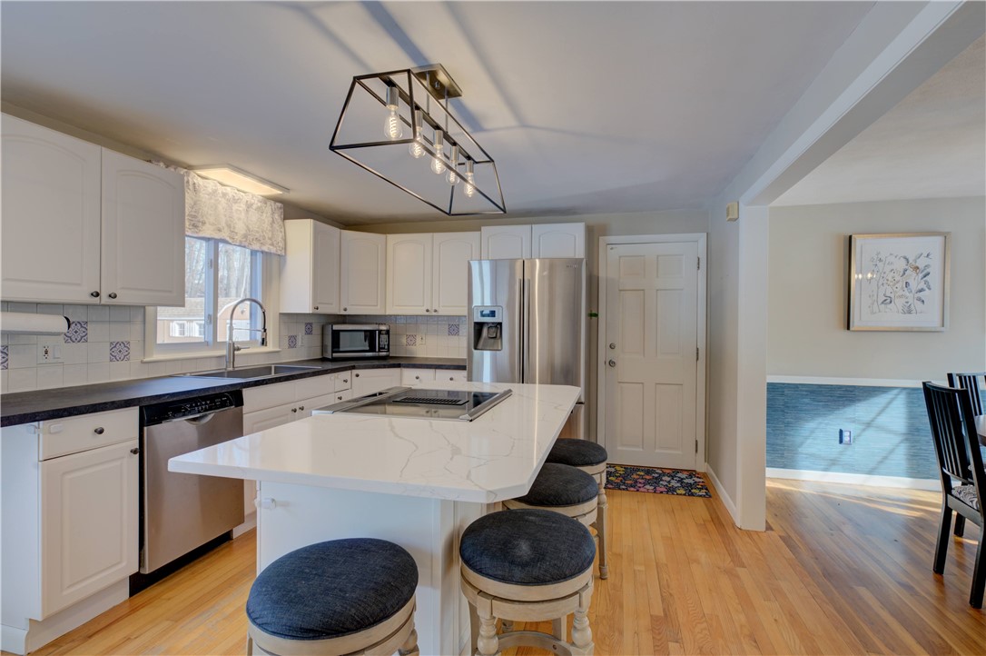 219 Brian Drive Warwick, RI 02886 - Photo 8 of 38