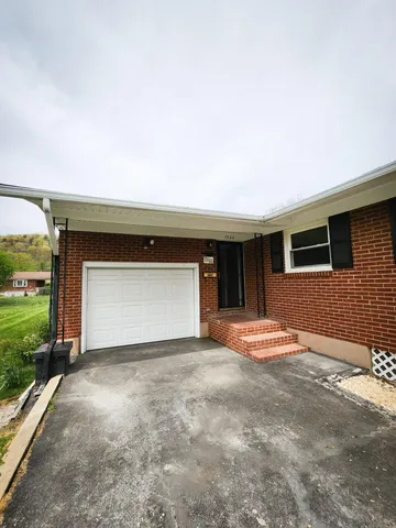 $225,000 | 1322 South David Avenue, Covington, VA 24426