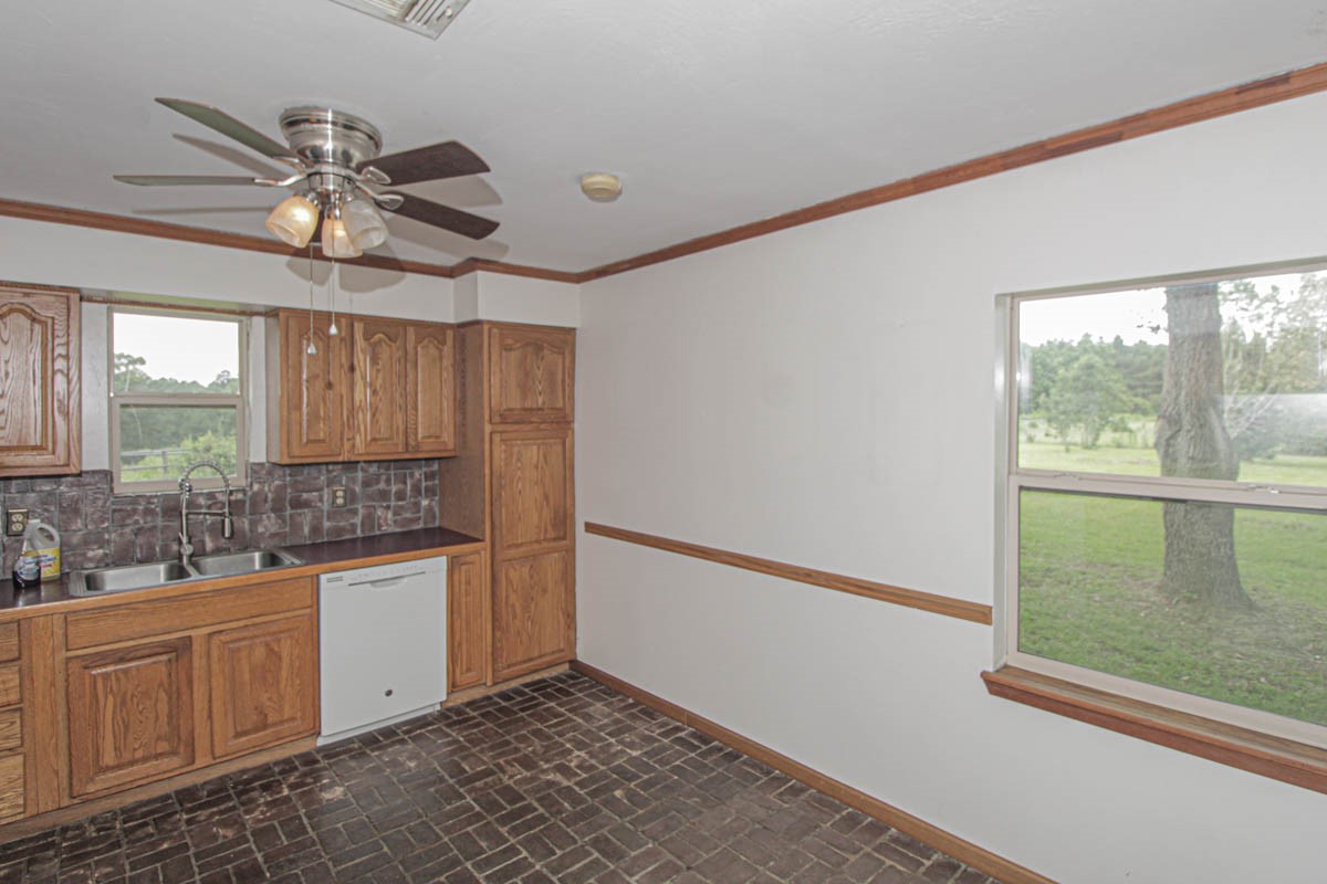 899 J Hickman Road Livingston, TX 77351 - Photo 29 of 48