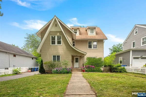 $3,000 | 420 Carmita Avenue, Unit 1, Rutherford, NJ 07070