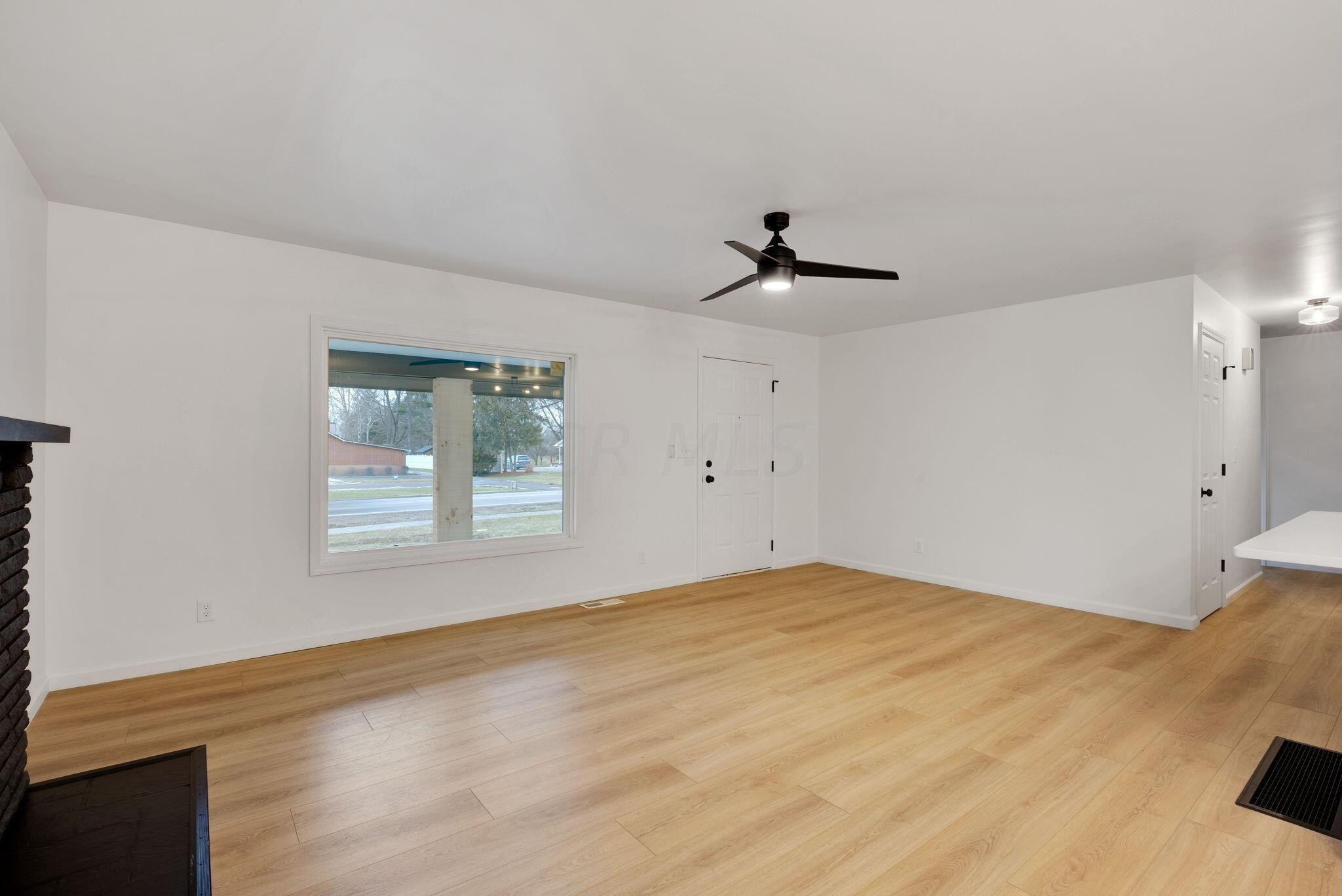 4256 Maize Road Columbus, OH 43224 - Photo 3 of 20 LIVE in this fabulous opne living area!
