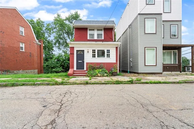 $1,600 | 5402 Kincaid Street, Pittsburgh, PA 15206