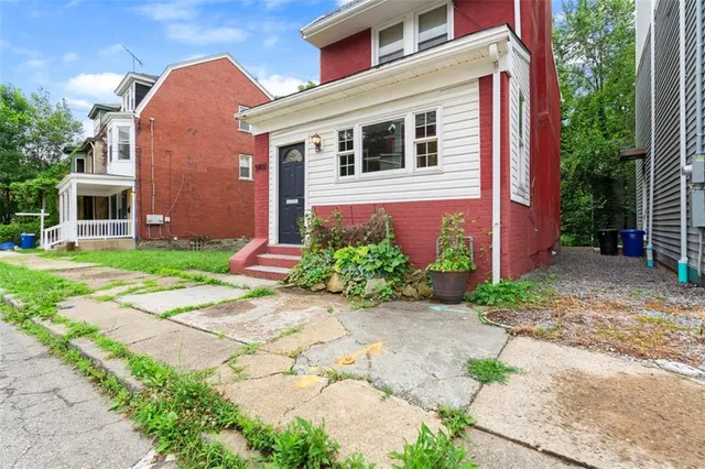 $1,600 | 5402 Kincaid Street, Pittsburgh, PA 15206