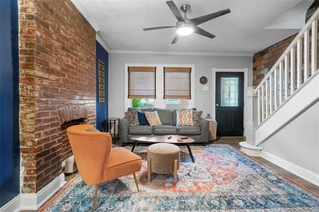 $1,600 | 5402 Kincaid Street, Pittsburgh, PA 15206