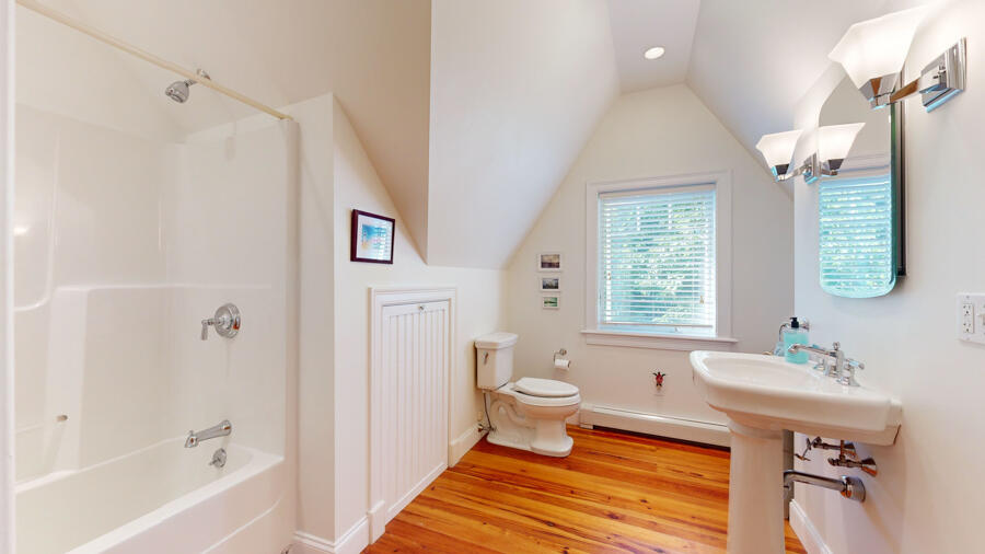 29 Boulder Hill Road Tenants Harbor, ME 04860 - Photo 74 of 90 Ensuite Full Bathroom For Bedroom #3