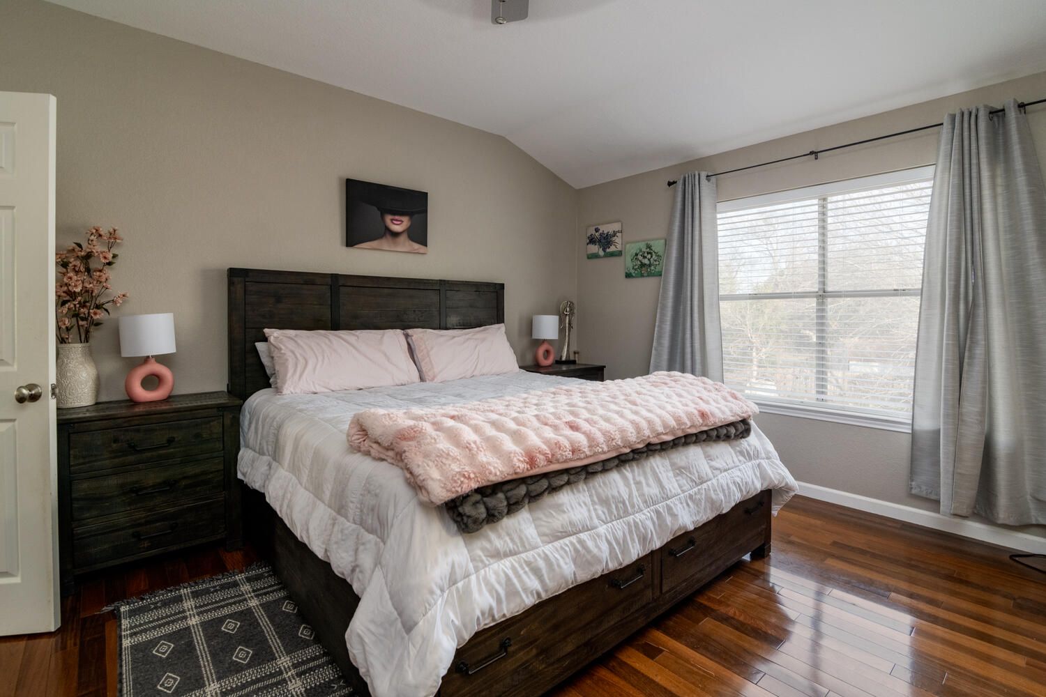 9301 Tea Rose Trail Austin, TX 78748 - Photo 19 of 36 Bedroom featuring lofted ceiling and dark wood-style floors