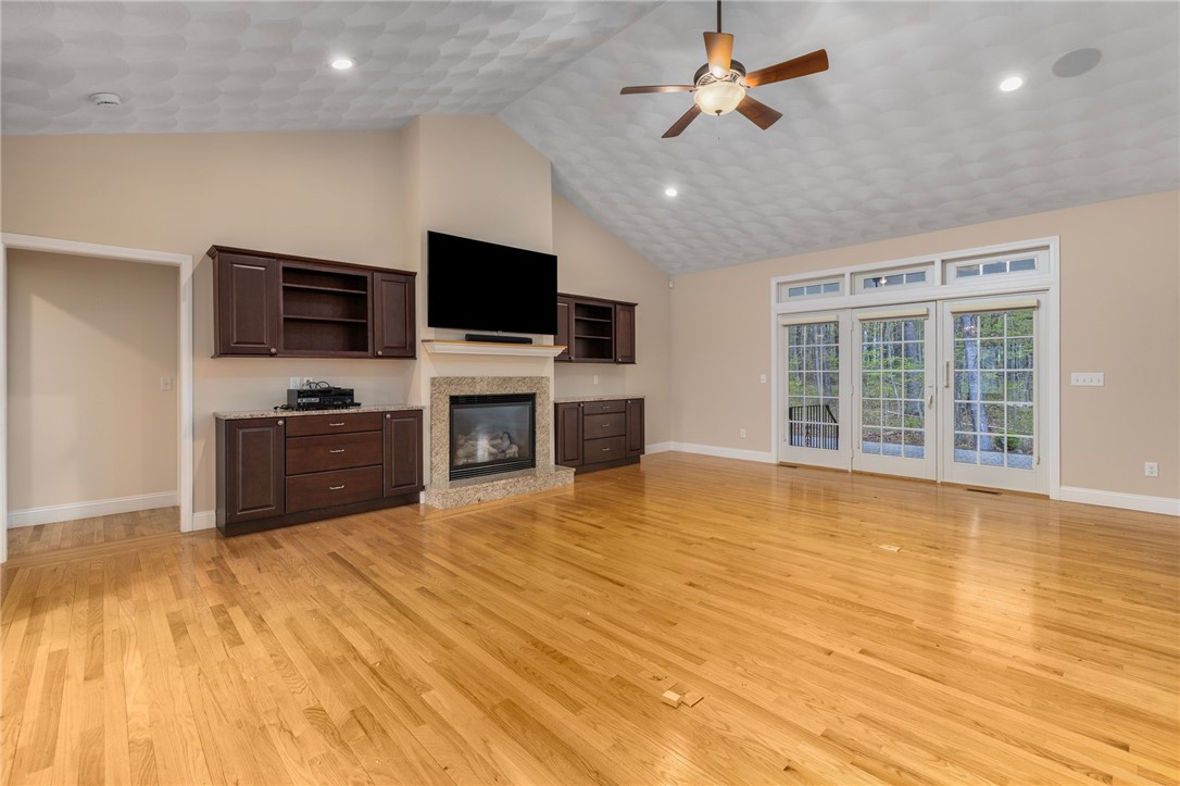 136 Rome Court Cranston, RI 02921 - Photo 12 of 35