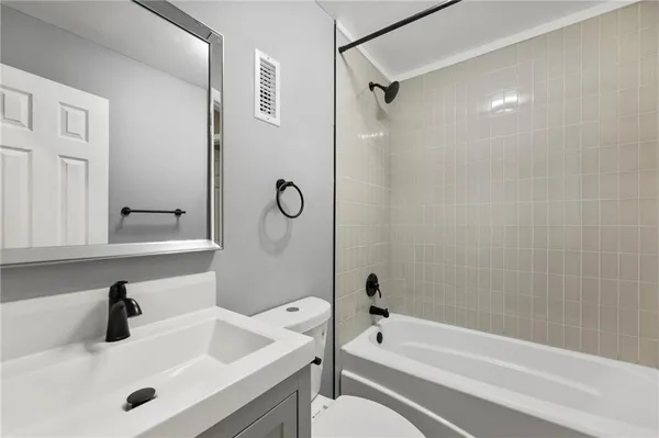 $275,000 | 7 Oak Hill Cluster, Independence, MO 64057