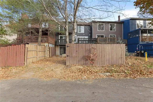 $275,000 | 7 Oak Hill Cluster, Independence, MO 64057