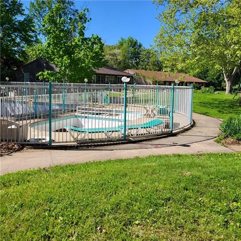 $275,000 | 7 Oak Hill Cluster, Independence, MO 64057