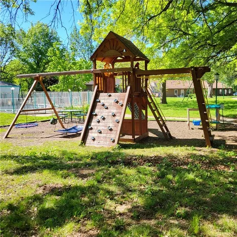 $275,000 | 7 Oak Hill Cluster, Independence, MO 64057