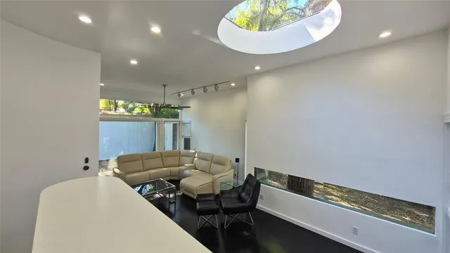 $725,000 | 1055 Tipperary Drive, Dallas, TX 75218