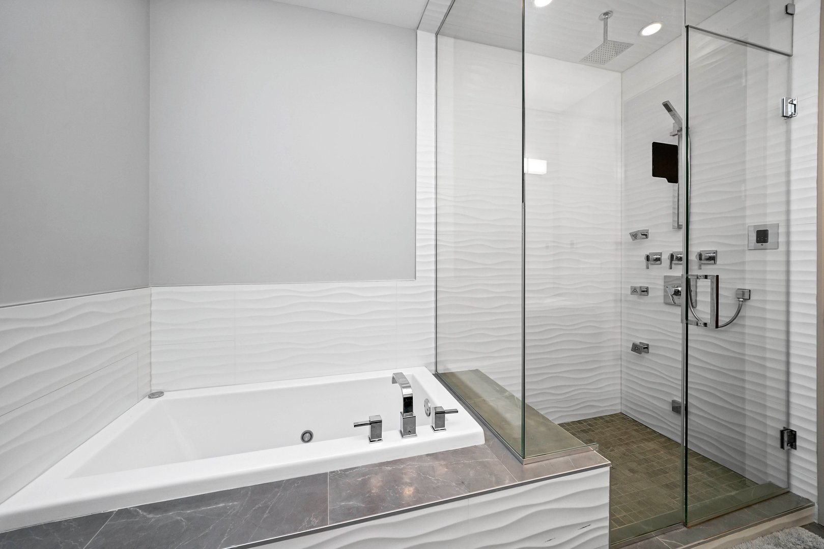 1601 West Pearson Street, Unit 2N Chicago, IL 60622 - Photo 16 of 26