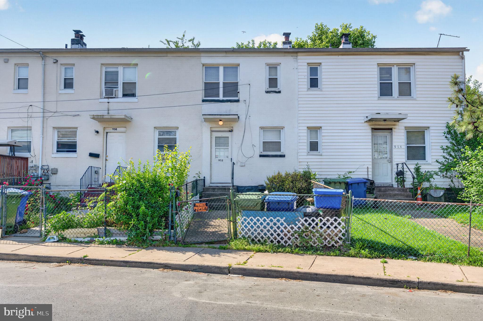952 Armistead Way Baltimore, MD 21205 - Photo 1 of 13 front view of a house with a garden